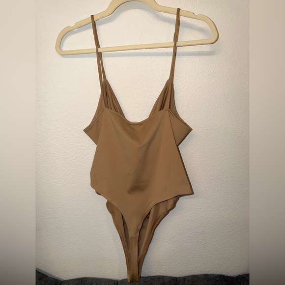 H&M Spring Essentials Tops - Picture 7 of 7